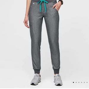 FIGS Zamora scrubs joggers size XXL in the color Graphite